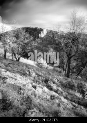 Eine Infrarotaufnahme der Cheddar Gorge in den Mendip Hills, Somerset, England. Stockfoto