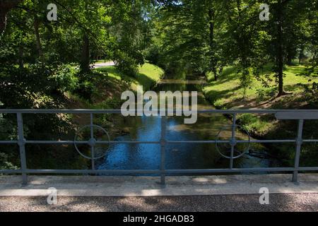 Brücke im Schlossgarten Laxenburg bei Wien, Österreich, Europa Stockfoto