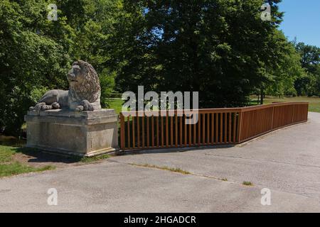 Brücke im Schlossgarten Laxenburg bei Wien, Österreich, Europa Stockfoto