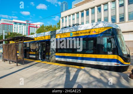 Dallas Streetcar hält an der Union Station im Zentrum von Dallas, Texas, TX, USA. Stockfoto