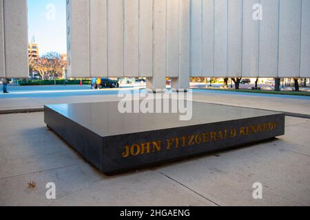 John F. Kennedy Memorial Plaza an der 646 Main Street in der Innenstadt von Dallas, Texas TX, USA. Stockfoto