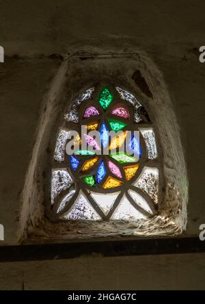 Glasfenster eines traditionellen alten Schlammhauses, Provinz Najran, Najran, Saudi-Arabien Stockfoto