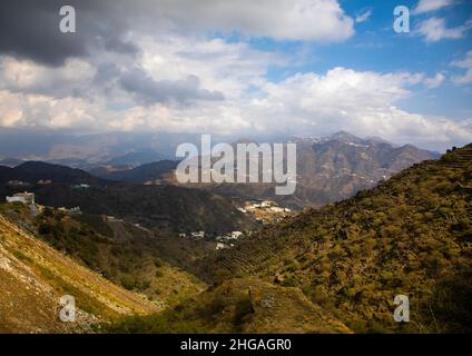 Dorf in den Bergen in der Nähe der Grenze zum Jemen, Provinz Jizan, Faifa-Gebirge, Saudi-Arabien Stockfoto