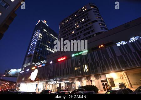 Bratislava, Slowakei. 19th Januar 2022. Handball: Europameisterschaft. Das Lindner Hotel Gallery Central (Mitte), in dem sich die deutsche Handballnationalmannschaft befindet. Quelle: Marijan Murat/dpa/Alamy Live News Stockfoto