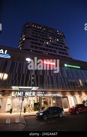 Bratislava, Slowakei. 19th Januar 2022. Handball: Europameisterschaft. Das Lindner Hotel Gallery Central (Mitte), in dem sich die deutsche Handballnationalmannschaft befindet. Quelle: Marijan Murat/dpa/Alamy Live News Stockfoto