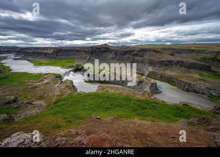 Hafragilfoss Wasserfall, Canyon, Cliff, Island Stockfoto