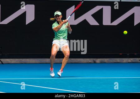 Melbourne, Australien. 17th Januar 2022. Fiona Ferro beim Australian Open Round 1-Spiel des Grand Slam in der Margaret Court Arena im Melbourne Olympic ParkSieg für Elina Svitolina. (6,1) (7,6) Credit: SOPA Images Limited/Alamy Live News Stockfoto