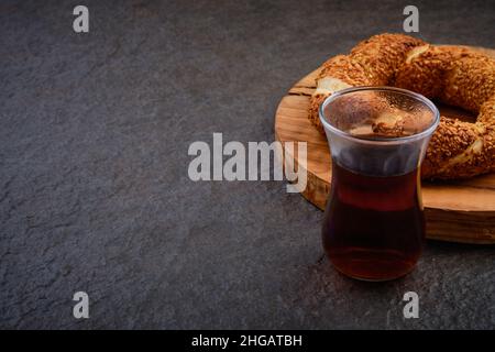 Türkischer Bagel und Tee Stockfoto