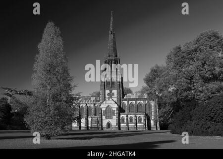 Herbstfarben, St. Mary the Virgin Church, Clumber Park, Nottinghamshire, England, Großbritannien Stockfoto