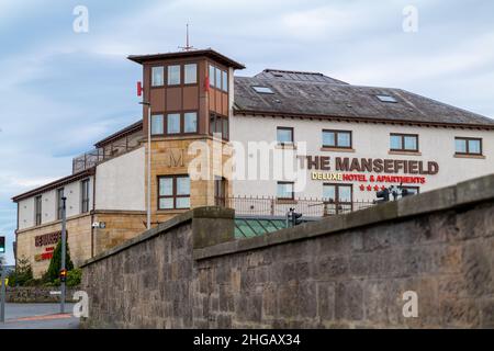 ELGIN, MORAY, SCHOTTLAND - 12. JANUAR 2021: - Dies ist die äußere und öffentliche Ansicht des Mansefield Hotels in Elgin, Moray, Schottland am 12. Januar 2022. Stockfoto