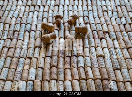 Sammlung von Wein und Sektkorken: Erlesene Weine, französischer Wein, argentinischer Wein, italienischer Wein, Rja, Chateau Meaume Stockfoto