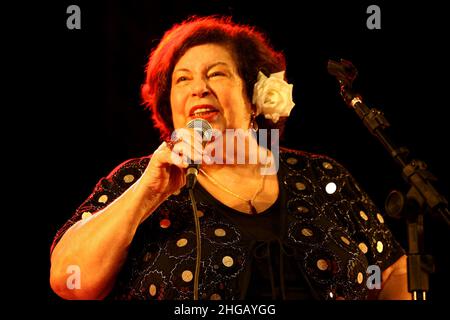 ilheus, bahia, brasilien - 9. juli 2011: Sängerin Nana Caymmi tritt im Convention Center in der Stadt Ilheus im Süden Bahia auf. Stockfoto