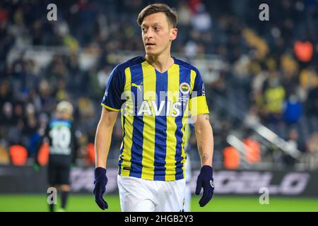 ISTANBUL, TÜRKEI - 19. JANUAR: Mesut Ozil von Fenerbahce SK während des Super Lig Spiels zwischen Fenerbahce und Altay im Sukruu Saracoglu Stadion am 19. Januar 2022 in Istanbul, Türkei (Foto von /Orange Picts) Stockfoto