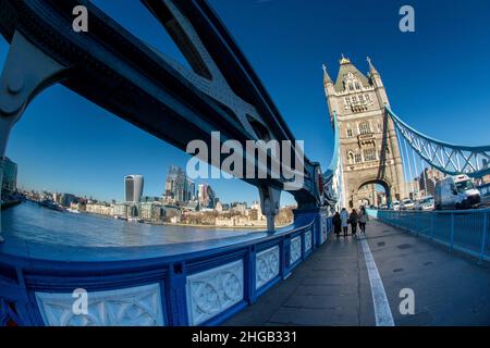 Tower Bridge, Super Weitwinkelansicht. London, Großbritannien Stockfoto