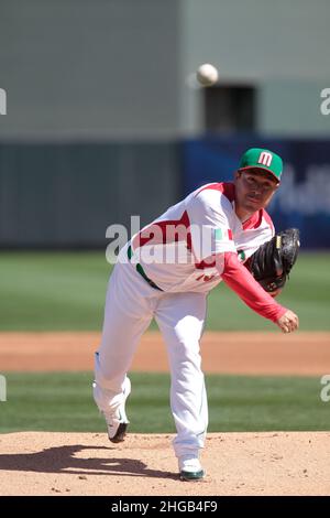 Rodrigo Lopez picher Kurzbefehl.. Mexiko vs Italia, 2013 World Baseballclassic, Estadio Salt River Field en Scottsdale, Arizona ,7 de marzo 2013...(© Bild von Luis Gutierrez) Stockfoto