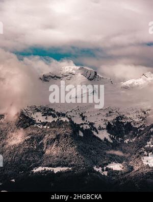 Österreich, steg , Eine wunderschöne Berglandschaft im Winter mit Smog und Himmel Stockfoto