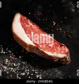 Rohes Steak aus marmorierten Rindfleisch Black Angus. Stockfoto