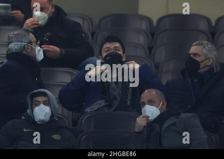 Mailand, Italien. 19th Januar 2022. Steven Zhang Präsident des FC Internazionale während des Fußballspiels Coppa Italia 2021/22 zwischen dem FC Internazionale und dem FC Empoli im Giuseppe Meazza Stadium, Mailand, Italien am 19. Januar 2022 Quelle: Independent Photo Agency/Alamy Live News Stockfoto