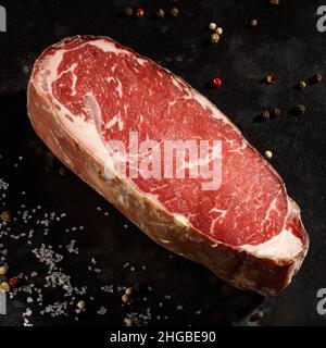 Rohes Steak aus marmorierten Rindfleisch Black Angus. Stockfoto