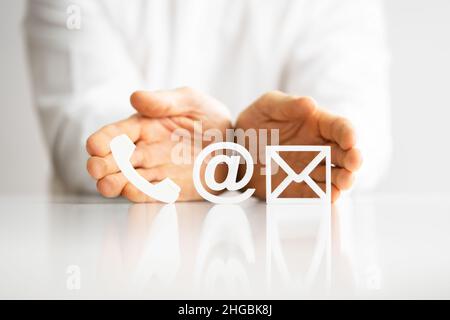 Kontaktieren Sie Uns Panorama Banner Hintergrund. Rufen Sie Das Telefon An Stockfoto