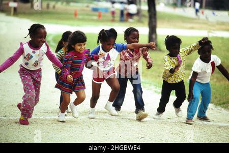 Austin, Texas, USA 1990: Erste und zweite Klassen Rennen am Leichtathletik-Tag, Walnut Creek Elementary School. XX Stockfoto