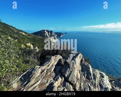 Panorama auf Portovenere Wanderweg über das Meer, Italien, Ligurien Stockfoto