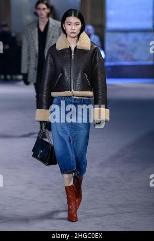 Paris, Frankreich. 19th Januar 2022. AMI Herbst/Winter 2022-23 Runway während der Paris Fashion Week Menswear Januar 2022 - Paris, Frankreich 19/01/2022 Credit: dpa/Alamy Live News Stockfoto