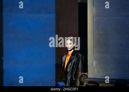 Paris, Frankreich. 19th Januar 2022. AMI Herbst/Winter 2022-23 Runway während der Paris Fashion Week Menswear Januar 2022 - Paris, Frankreich 19/01/2022 Credit: dpa/Alamy Live News Stockfoto