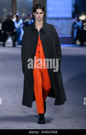 Paris, Frankreich. 19th Januar 2022. AMI Herbst/Winter 2022-23 Runway während der Paris Fashion Week Menswear Januar 2022 - Paris, Frankreich 19/01/2022 Credit: dpa/Alamy Live News Stockfoto