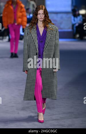 Paris, Frankreich. 19th Januar 2022. AMI Herbst/Winter 2022-23 Runway während der Paris Fashion Week Menswear Januar 2022 - Paris, Frankreich 19/01/2022 Credit: dpa/Alamy Live News Stockfoto