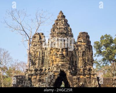 Der obere Teil des Südtores von Angkor Thom - Siem Reap, Kambodscha Stockfoto