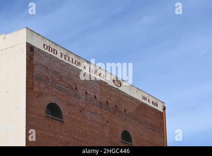 SANTA ANA, KALIFORNIEN - 12. JAN 2022: Das alte Odd Fellows Lodge Building an der Main Street in Downtown Santa Ana. Stockfoto