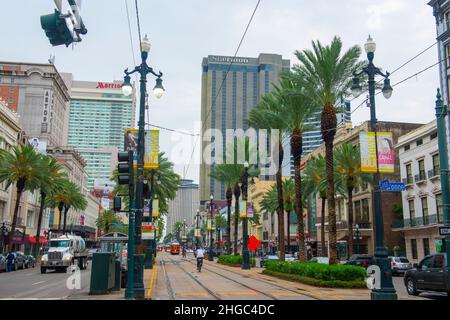 Historische Geschäftsgebäude, darunter Marriott und Sheraton Hotel an der Canal Street in der Dauphine Street im French Quarter in New Orleans, Louisiana, LA, Stockfoto