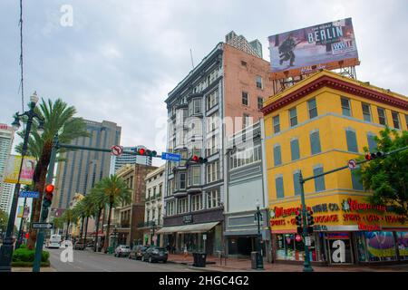 Historische Geschäftsgebäude, darunter Marriott und Sheraton Hotel an der Canal Street in der Dauphine Street im French Quarter in New Orleans, Louisiana, LA, Stockfoto