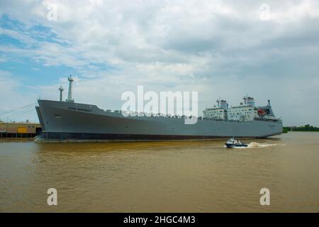 Cape Kennedy (T-AKR 5083) ist ein Roll-On Roll-Off-Schiff des US Military Sealift Command auf dem Mississippi River in New Orleans, Louisiana, LA, USA. Stockfoto