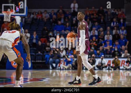 19. Januar 2022: Iverson Molinar (1), Wächter der Mississippi State Bulldogs, führt das Vergehen während des NCAA-Basketballspiels zwischen den Mississippi State Bulldogs und den Florida Gators im Stephen C. O'Connell Center Gainesville, FL, durch. Die Florida Gators besiegen die Mississippi State Bulldogs 80 - 72 Jonathan Huff/CSM. Stockfoto