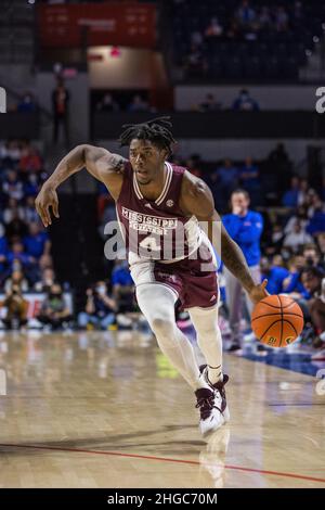 19. Januar 2022: Der Wächter der Mississippi State Bulldogs, Cameron Matthews (4), fährt während des NCAA-Basketballspiels zwischen den Mississippi State Bulldogs und den Florida Gators im Stephen C. O'Connell Center Gainesville, FL, zum Korb. Die Florida Gators besiegen die Mississippi State Bulldogs 80 - 72 Jonathan Huff/CSM. Stockfoto