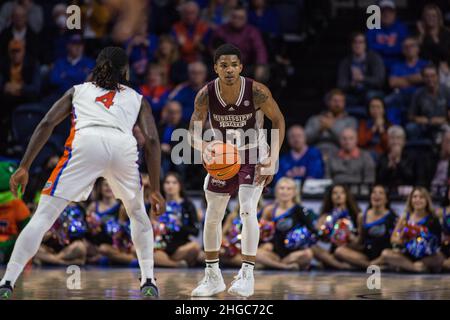 19. Januar 2022: Der Wächter der Mississippi State Bulldogs, Shakeel Moore (3), führt die Offensive während des NCAA-Basketballspiels zwischen den Mississippi State Bulldogs und den Florida Gators im Stephen C. O'Connell Center Gainesville, FL durch. Die Florida Gators besiegen die Mississippi State Bulldogs 80 - 72 Jonathan Huff/CSM. Stockfoto