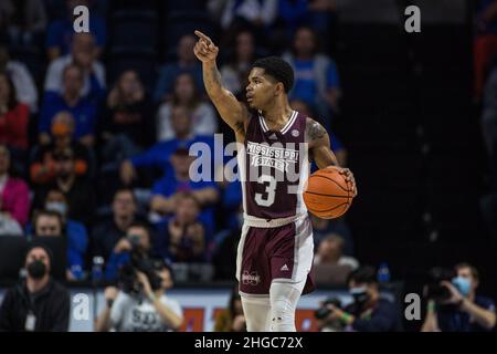 19. Januar 2022: Der Wächter der Mississippi State Bulldogs, Shakeel Moore (3), leitet das Vergehen während des NCAA-Basketballspiels zwischen den Mississippi State Bulldogs und den Florida Gators im Stephen C. O'Connell Center Gainesville, FL. Die Florida Gators besiegen die Mississippi State Bulldogs 80 - 72 Jonathan Huff/CSM. Stockfoto