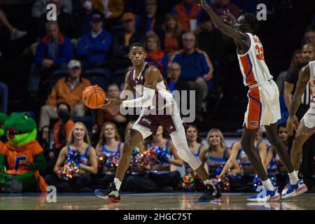 19. Januar 2022: Iverson Molinar (1), Wächter der Mississippi State Bulldogs, scheint während des NCAA-Basketballspiels zwischen den Mississippi State Bulldogs und den Florida Gators im Stephen C. O'Connell Center Gainesville, FL, vorbeizugehen. Die Florida Gators besiegen die Mississippi State Bulldogs 80 - 72 Jonathan Huff/CSM. Stockfoto