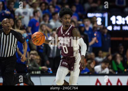 19. Januar 2022: Raketenschützer von Mississippi State Bulldogs Rocket Watts (0) las die Verteidigung während des NCAA-Basketballspiels zwischen den Mississippi State Bulldogs und den Florida Gators im Stephen C. O'Connell Center Gainesville, FL. Die Florida Gators besiegen die Mississippi State Bulldogs 80 - 72 Jonathan Huff/CSM. Stockfoto