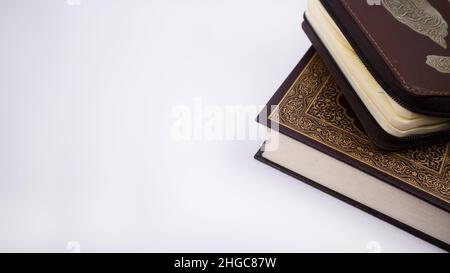 Zwei Heilige Quran Gestapelt Nahaufnahme Stockfoto