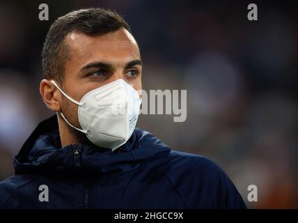 Valencia, Spanien. 19th Januar 2022. Joan Jordan von Sevilla reagiert vor einem Fußballspiel der ersten spanischen Liga zwischen dem FC Valencia und dem FC Sevilla in Valencia, Spanien, am 19. Januar 2022. Quelle: Pablo Morano/Xinhua/Alamy Live News Stockfoto