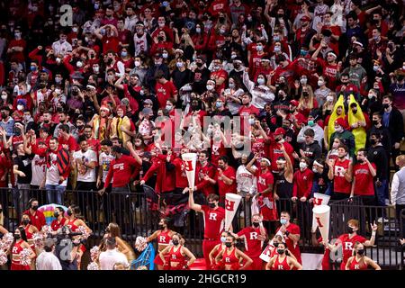 Piscataway, New Jersey, USA. 19th Januar 2022. Rutgers Scarlet Knights Student Body während des Spiels zwischen den Iowa Hawkeys und den Rutgers Scarlet Knights in der Jersey Mikes Arena in Piscataway, New Jersey. Rutgers besiegte Iowa 48-46. Duncan Williams/CSM/Alamy Live News Stockfoto