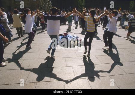 spanien Barcelona Cathedral plaza traditionelle Sardane folkloristische Tänze sonntagmorgen Stockfoto