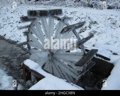 Eisige Mühle in einem Park in Boskovice, Südmähren, Tschechien, Europa Stockfoto