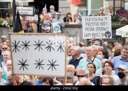 Protest gegen das so genannte Lex TVN-Gesetz und zur Verteidigung freier Medien, insbesondere des unabhängigen US-amerikanischen TVN und TVN24 in Danzig, Polen. August 10th 2 Stockfoto