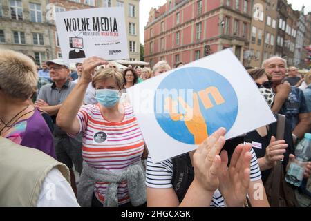 Protest gegen das so genannte Lex TVN-Gesetz und zur Verteidigung freier Medien, insbesondere des unabhängigen US-amerikanischen TVN und TVN24 in Danzig, Polen. August 10th 2 Stockfoto