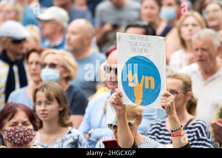 Protest gegen das so genannte Lex TVN-Gesetz und zur Verteidigung freier Medien, insbesondere des unabhängigen US-amerikanischen TVN und TVN24 in Danzig, Polen. August 10th 2 Stockfoto