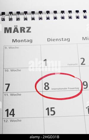 Internationaler Frauentag oder internationaler Frauentag am 8. März ist im deutschen Kalender eingekreist Stockfoto